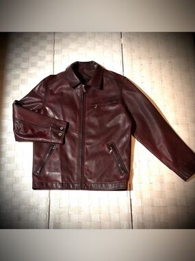 BKE67 Men's Burgundy Faux Leather Full Zip Jacket. 3 Zipper Pockets. Size Med